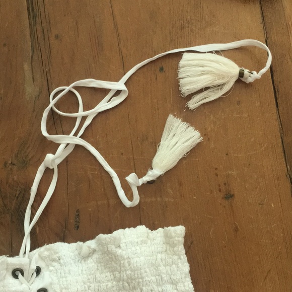 Halter smocked white textured tank top - Picture 4 of 9